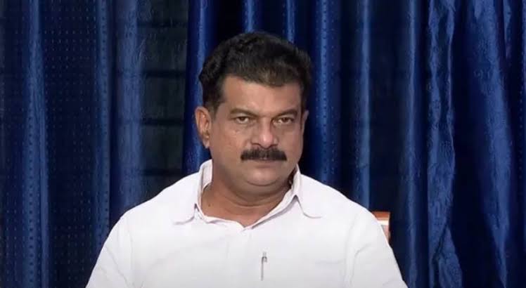 കോൺഗ്രസിന് ബാധ്യതയാകുന്ന പി വി അൻവർ