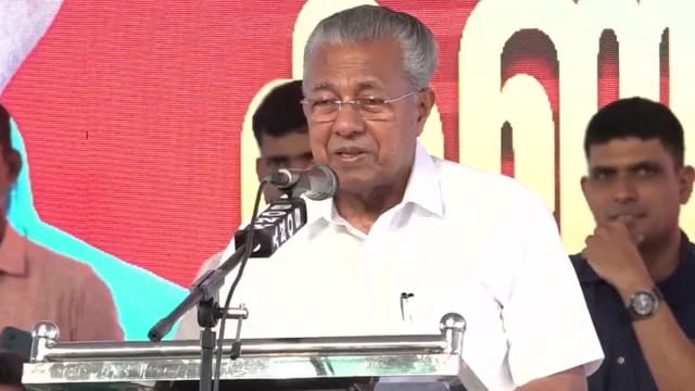 മുഖ്യന്റെ ഫ്ലക്സ് വച്ചില്ല…! കലിയിളകി ഉറഞ്ഞു തുള്ളി പിണറായി
