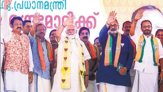 സാമ്പത്തികമായി തകർന്ന ഇന്ത്യയെ ഇന്ന് ലോകത്തിലെ ഏറ്റവും വേഗത്തിൽ വളരുന്ന സമ്പദ്‌വ്യവസ്ഥയാക്കി മാറ്റി; പ്രധാനമന്ത്രിയുടെ ദീർഘവീക്ഷണം മാതൃകയാക്കി കേരളത്തിന്റെ പ്രശ്നങ്ങൾ പരിഹാരിക്കും…